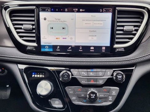 New 2025 Chrysler Pacifica Select image 13