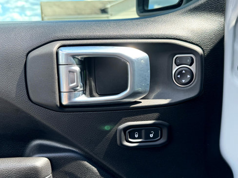 Used 2025 Jeep Wrangler Unlimited Rubicon image 10