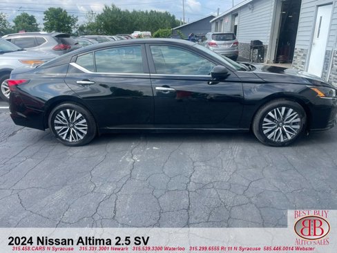 Used 2024 Nissan Altima 2.5 SV image 2
