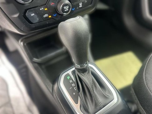 Used 2019 Jeep Renegade Latitude image 42