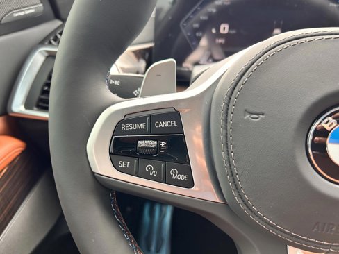 Used 2026 BMW X7 M60i image 9