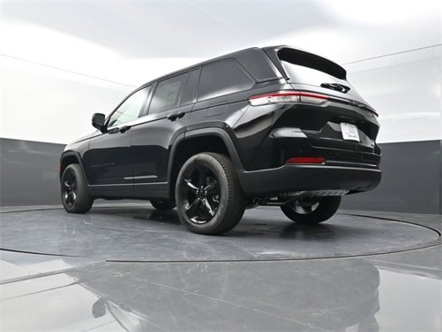 New 2025 Jeep Grand Cherokee Limited w/ Black Appearance Package image 21