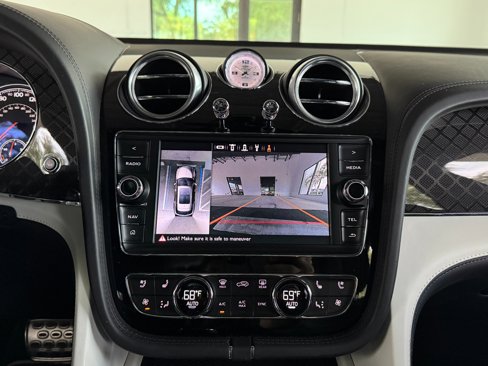 Used 2020 Bentley Bentayga Design Series image 47