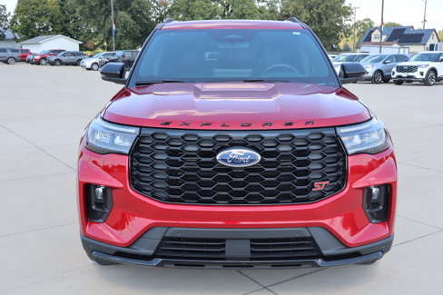 Used 2025 Ford Explorer ST image 3