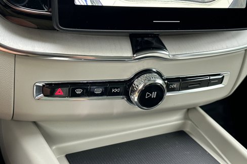 New 2026 Volvo XC60 T8 Ultra image 18