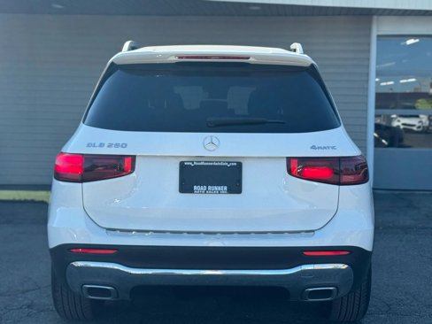 Used 2024 Mercedes-Benz GLB 250 4MATIC w/ Exclusive Package image 4