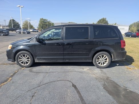 Used 2015 Dodge Grand Caravan SXT image 2