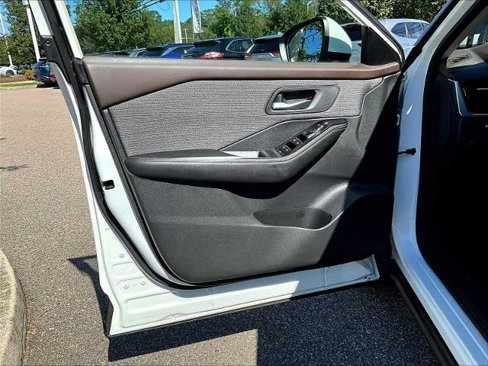 Certified 2022 Nissan Rogue SV image 9