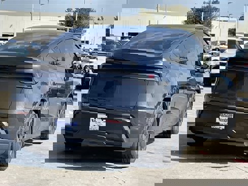 Used 2026 Tesla Model Y Long Range image 4