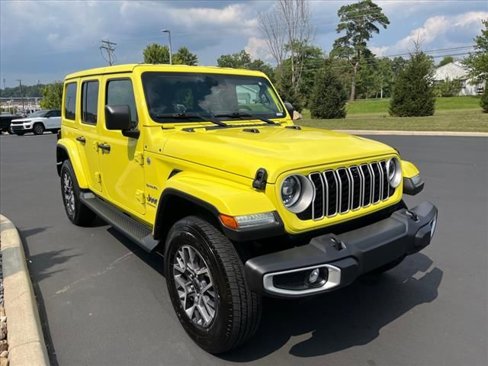Used 2024 Jeep Wrangler Sahara w/ Technology Group image 7