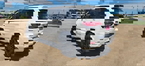 Used 2017 Jeep Grand Cherokee Altitude image 6