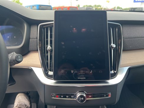 New 2026 Volvo XC90 B6 Plus w/ Protection Package Premier image 21