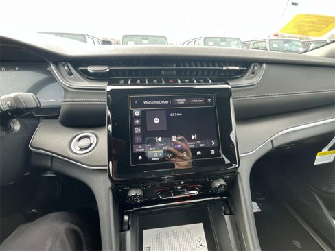 New 2025 Jeep Grand Cherokee L Altitude image 7