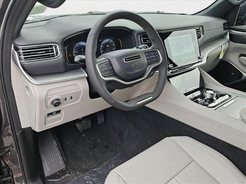 New 2025 Jeep Wagoneer 4WD w/ Premium Group I image 9