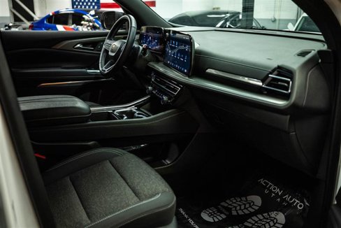 Used 2025 Chevrolet Traverse LT image 14