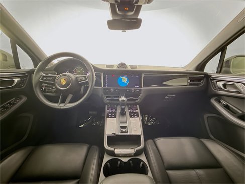 Certified 2024 Porsche Macan image 28
