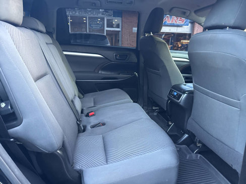 Used 2018 Toyota Highlander AWD V6 image 17