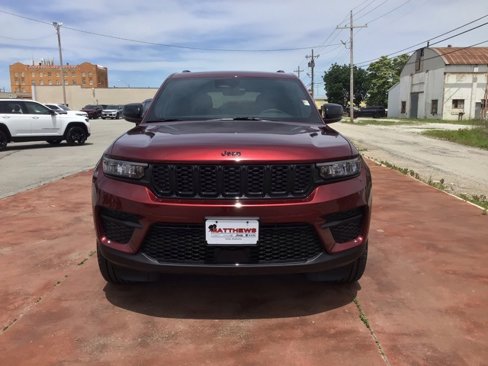 New 2025 Jeep Grand Cherokee Altitude image 9