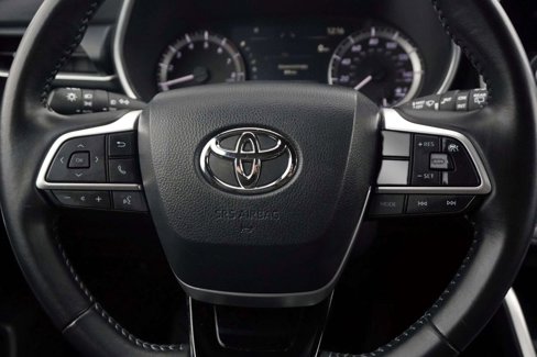Used 2024 Toyota Highlander FWD image 26