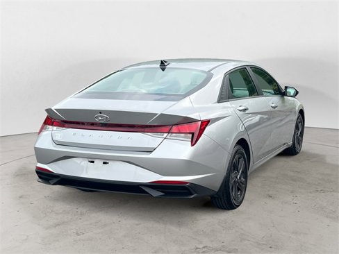 Used 2022 Hyundai Elantra SEL w/ Convenience Package image 5