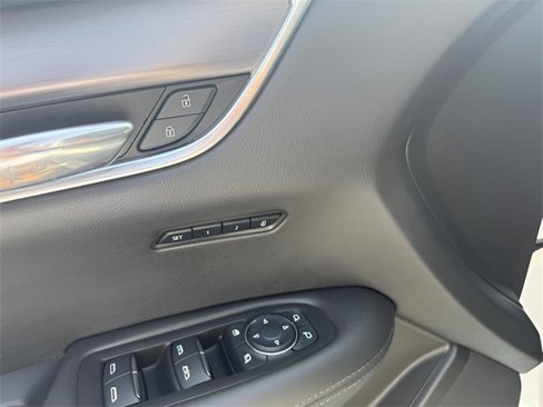 Used 2023 Cadillac XT6 Luxury image 12