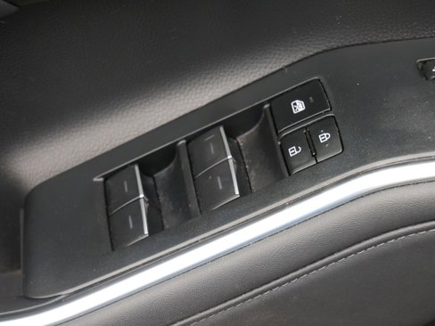 Used 2023 Toyota Highlander Limited image 19