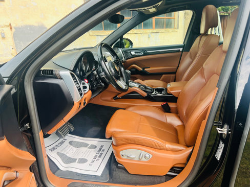 Used 2018 Porsche Cayenne S image 18