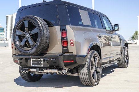 New 2025 Land Rover Defender 110 X-Dynamic SE image 4