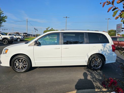 Used 2017 Dodge Grand Caravan SXT image 8