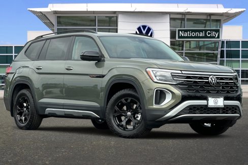 New 2025 Volkswagen Atlas Peak Edition SE image 2