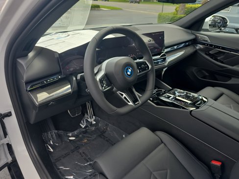 New 2026 BMW 550e xDrive w/ Executive Package image 21