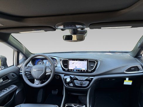 New 2026 Chrysler Pacifica Limited image 3