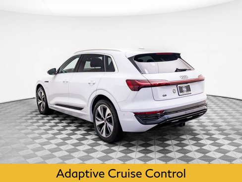 Used 2024 Audi Q8 e-tron Premium Plus w/ Premium Plus Package image 3