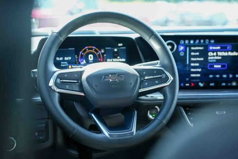 Used 2025 Chevrolet Suburban Z71 image 31