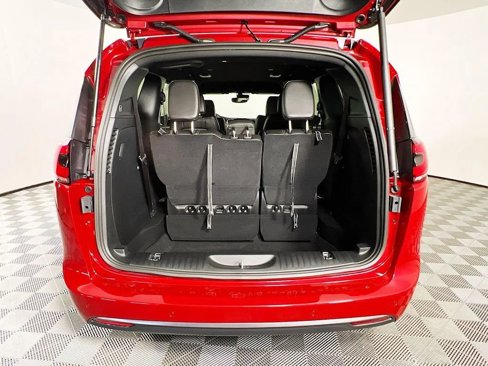 New 2026 Chrysler Pacifica Select image 26