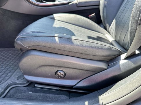 Used 2022 Mercedes-Benz E 350 4MATIC Sedan image 12