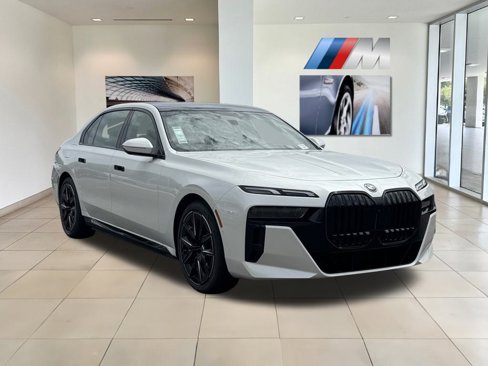New 2026 BMW 750e xDrive image 4