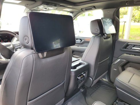 New 2025 GMC Yukon Denali w/ Denali Reserve Package image 6