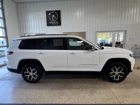Used 2024 Jeep Grand Cherokee L Limited w/ Luxury Tech Group II image 11