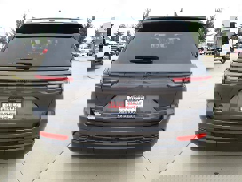 New 2025 Jeep Grand Cherokee Altitude image 5