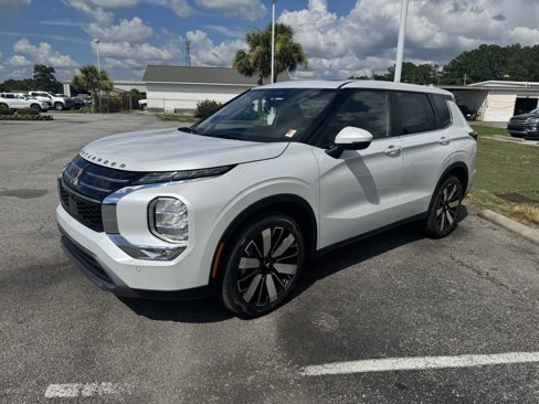 New 2025 Mitsubishi Outlander SE image 3