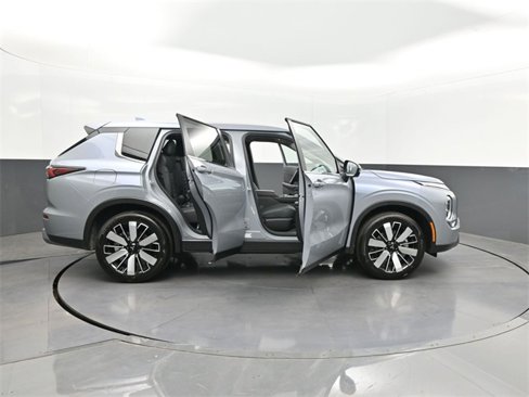 New 2025 Mitsubishi Outlander SE image 35