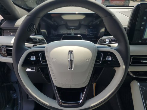 New 2025 Lincoln Aviator Black Label w/ Jet Appearance Package image 16