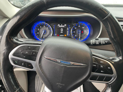 Used 2019 Chrysler Pacifica Touring-L image 22