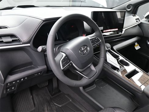 New 2025 Toyota Sienna Platinum image 16