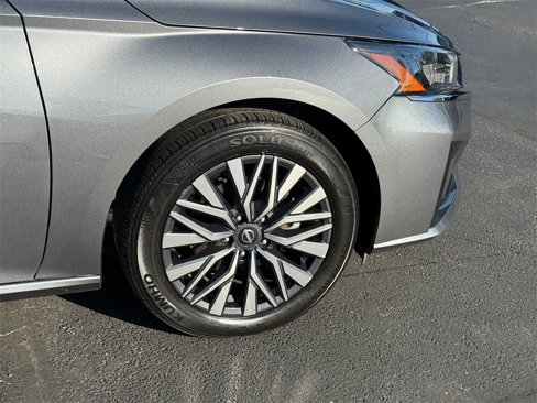 Used 2024 Nissan Altima 2.5 SV image 9