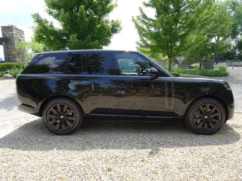 New 2025 Land Rover Range Rover SE image 13