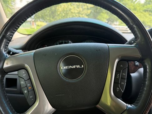 Used 2011 GMC Yukon XL Denali image 37