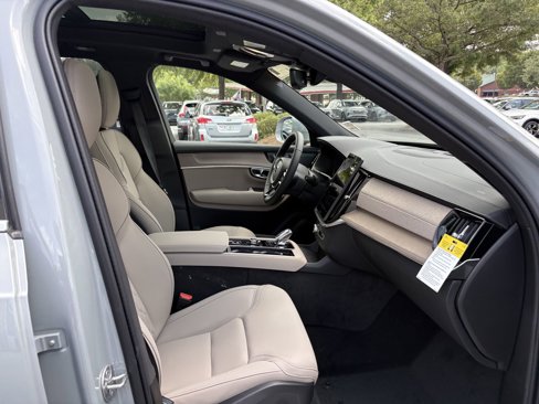 New 2026 Volvo XC90 B6 Plus w/ Protection Package Premier image 17
