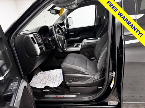 Used 2018 Chevrolet Silverado 1500 LT w/ Midnight Edition image 10